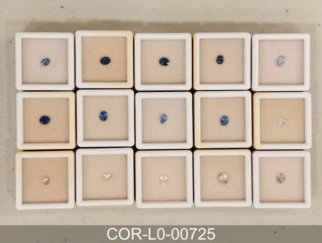 無色剛玉 COR-L0-00725