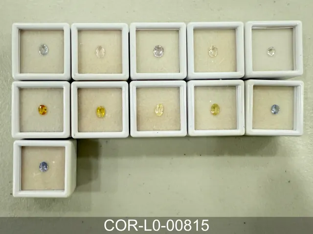 無色剛玉 COR-L0-00815
