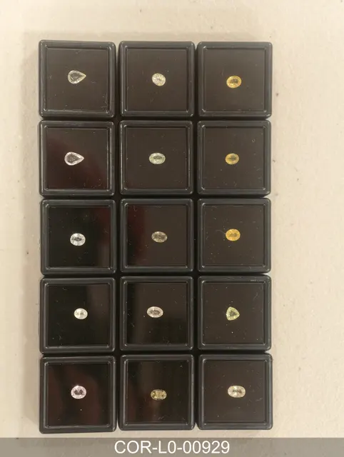 棕綠色剛玉 COR-L0-00929