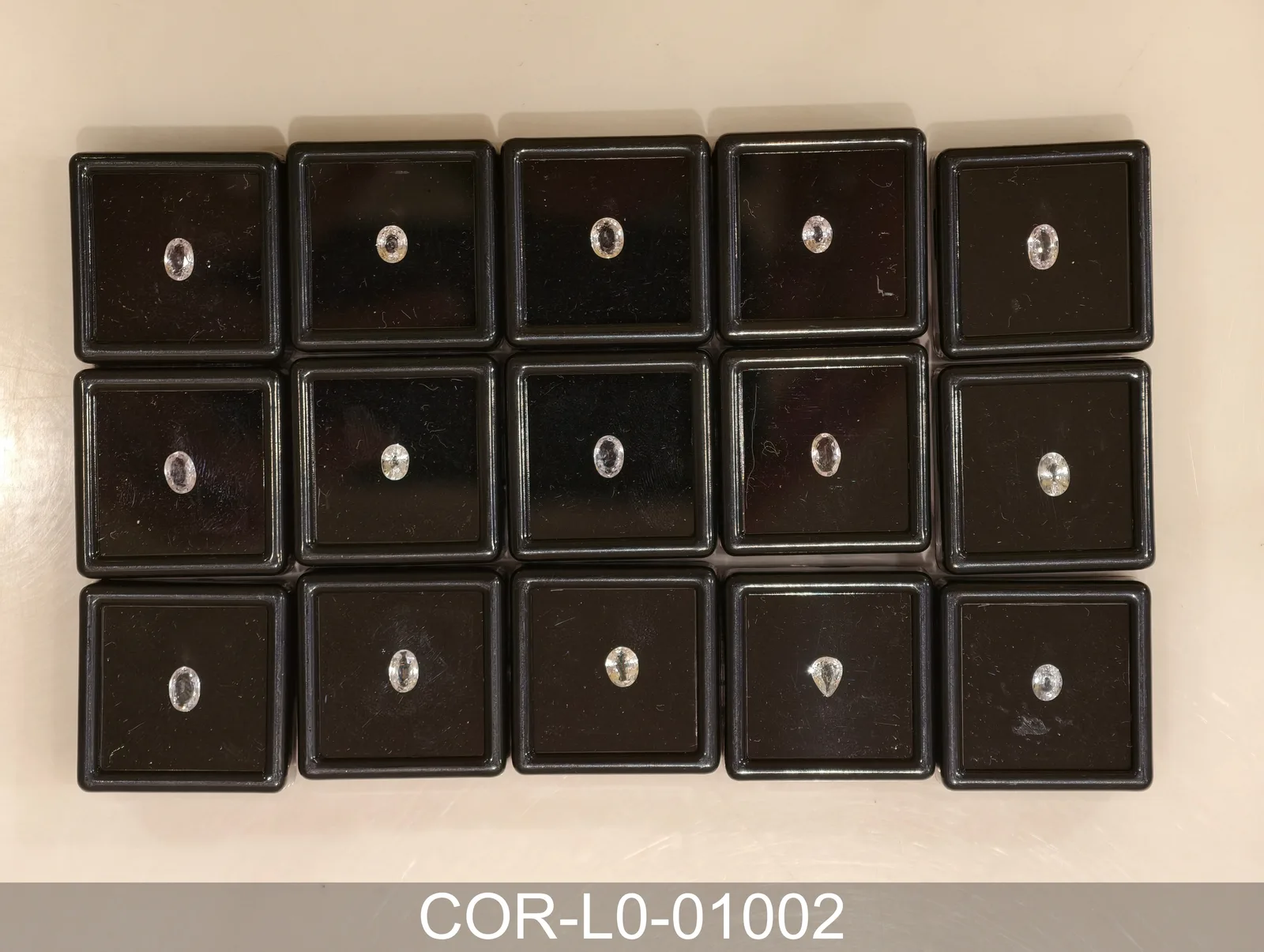 無色剛玉 COR-L0-01002