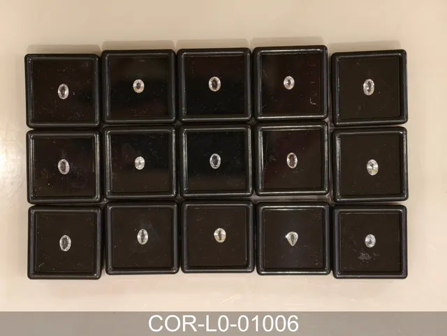 無色剛玉 COR-L0-01006