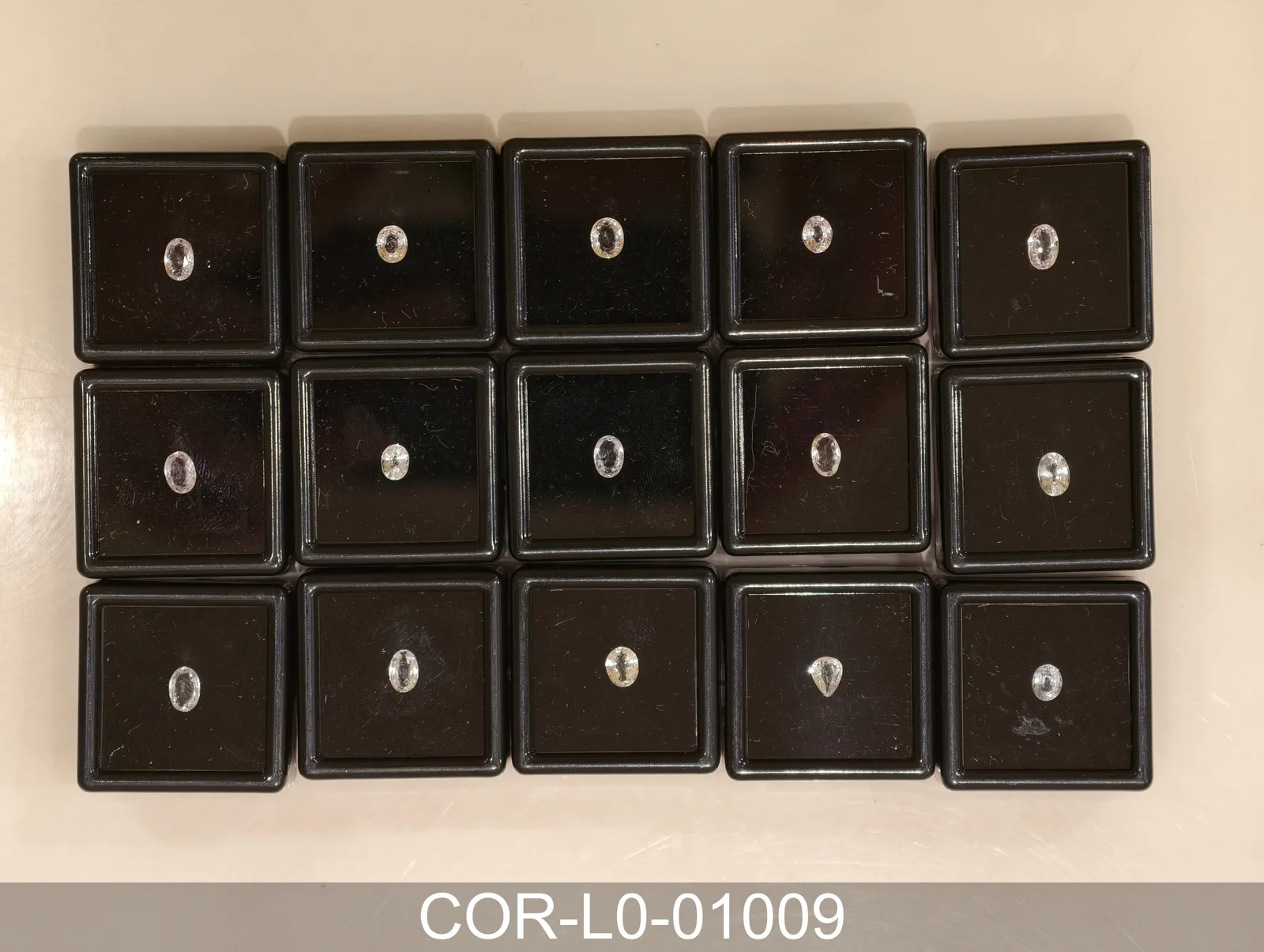 無色剛玉 COR-L0-01009