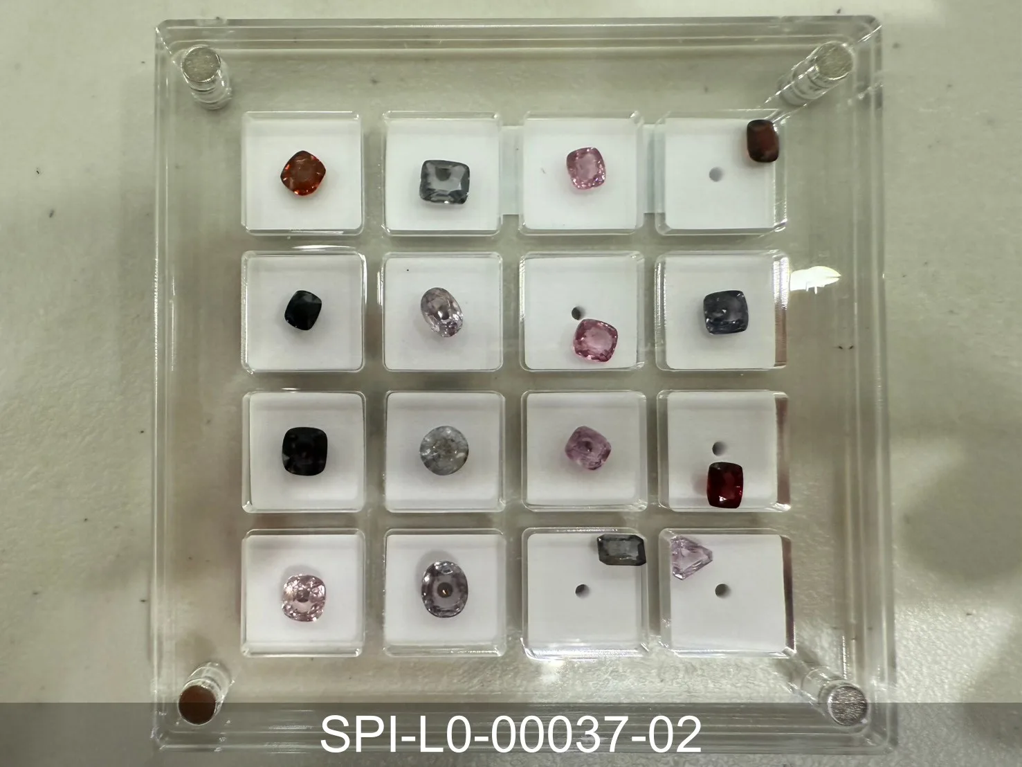 灰色尖晶石 SPI-L0-00037-02