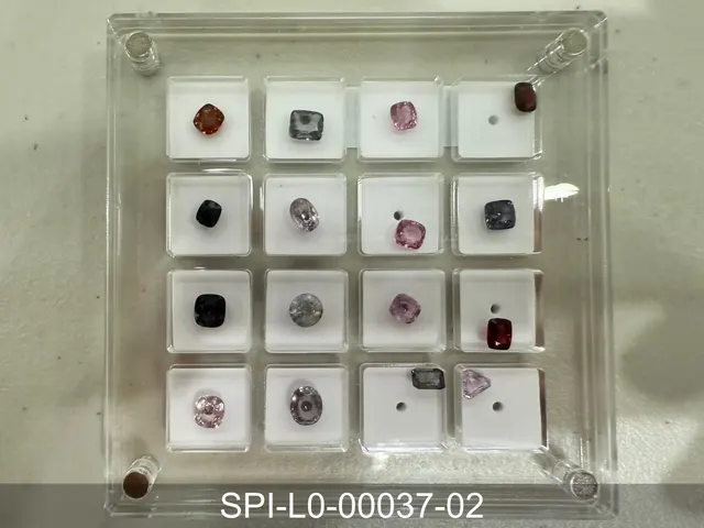 灰色尖晶石 SPI-L0-00037-02